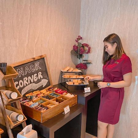 News Hotel Waru Sidoarjo Экстерьер фото