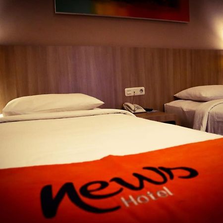 News Hotel Waru Sidoarjo Экстерьер фото