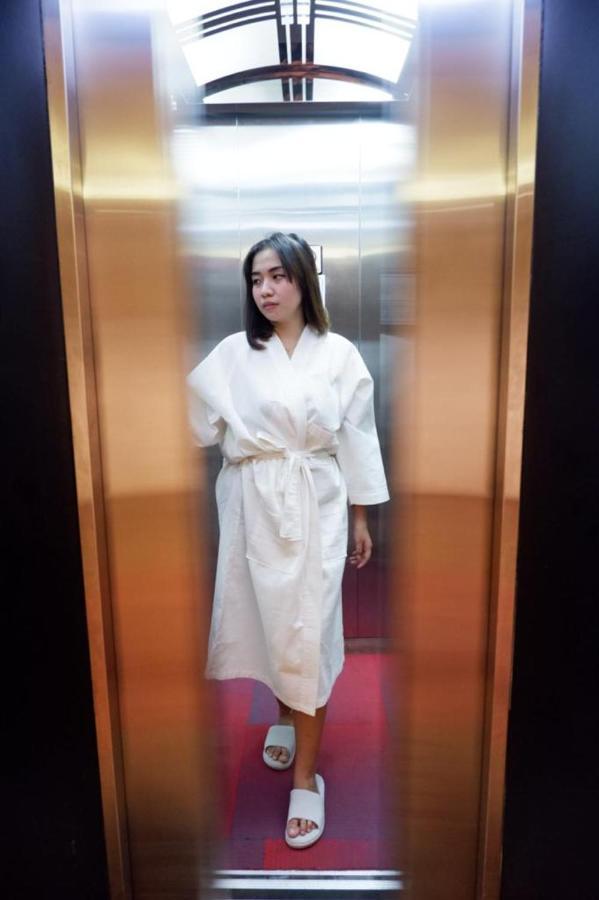 News Hotel Waru Sidoarjo Экстерьер фото