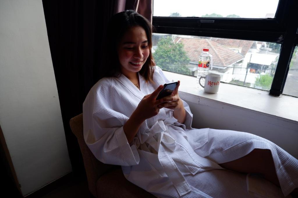 News Hotel Waru Sidoarjo Экстерьер фото