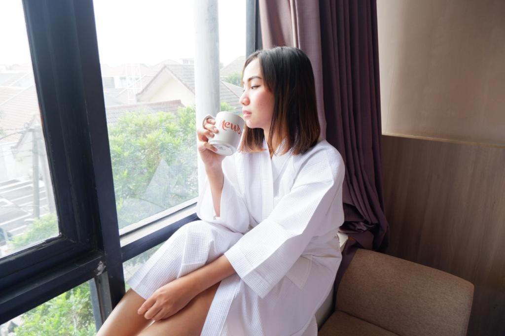 News Hotel Waru Sidoarjo Экстерьер фото