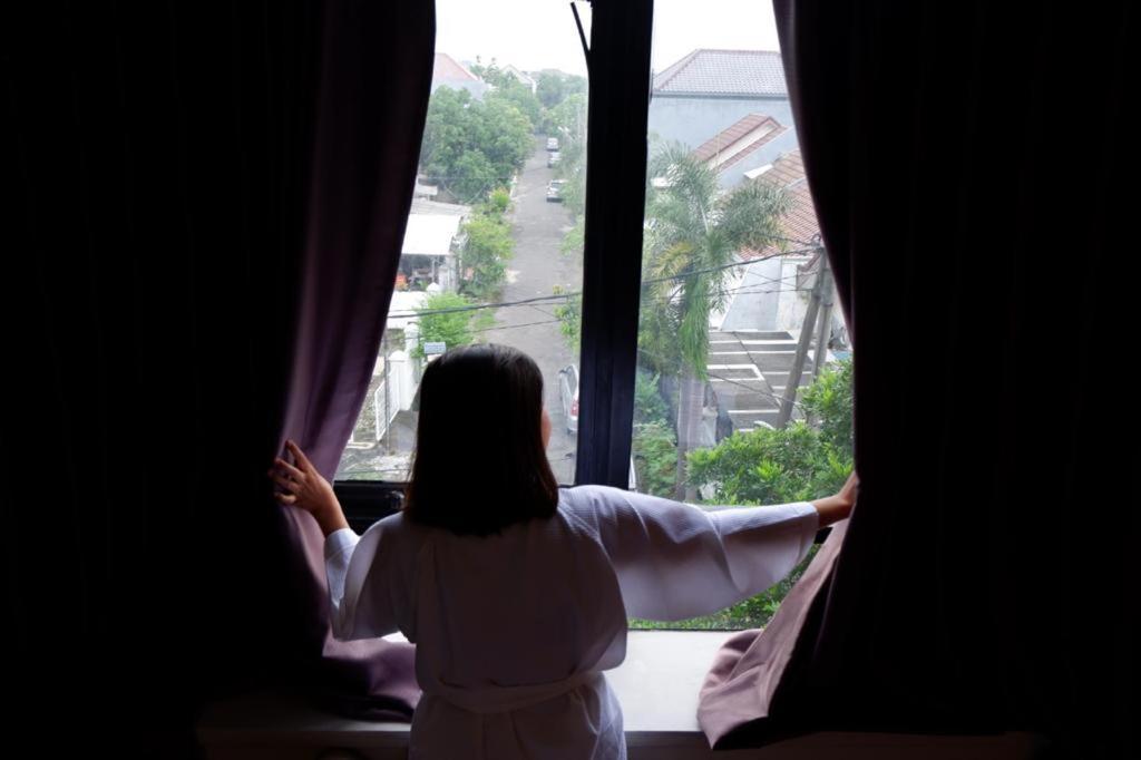 News Hotel Waru Sidoarjo Экстерьер фото