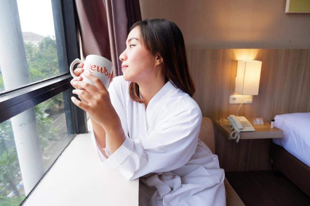 News Hotel Waru Sidoarjo Экстерьер фото
