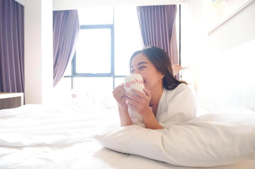 News Hotel Waru Sidoarjo Экстерьер фото