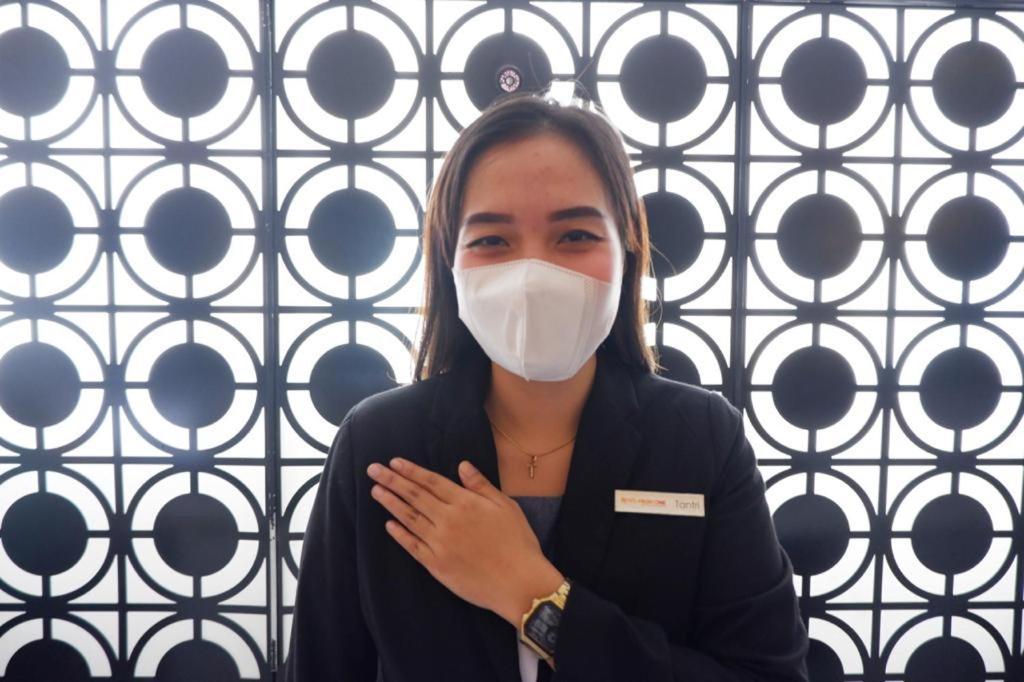 News Hotel Waru Sidoarjo Экстерьер фото
