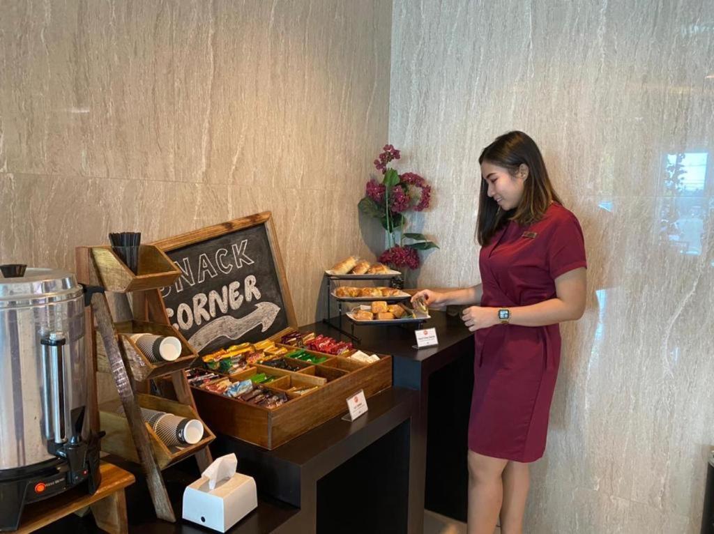 News Hotel Waru Sidoarjo Экстерьер фото