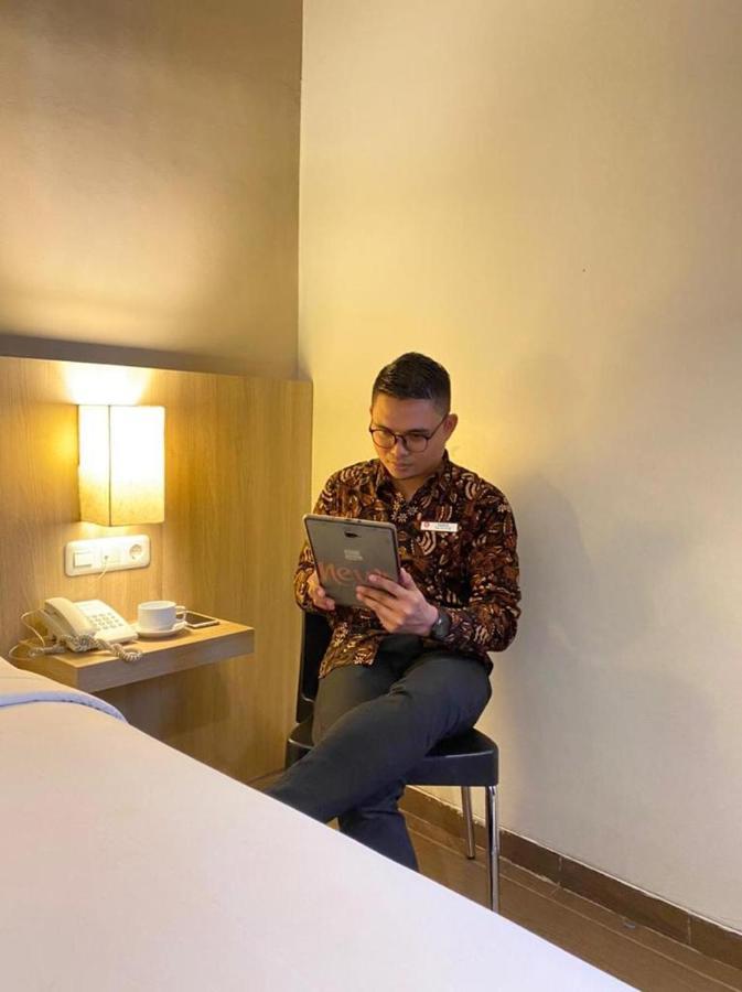 News Hotel Waru Sidoarjo Экстерьер фото