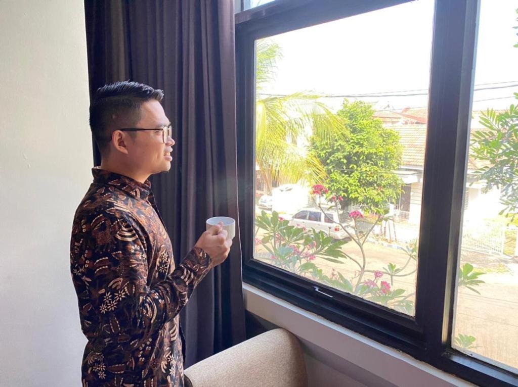 News Hotel Waru Sidoarjo Экстерьер фото