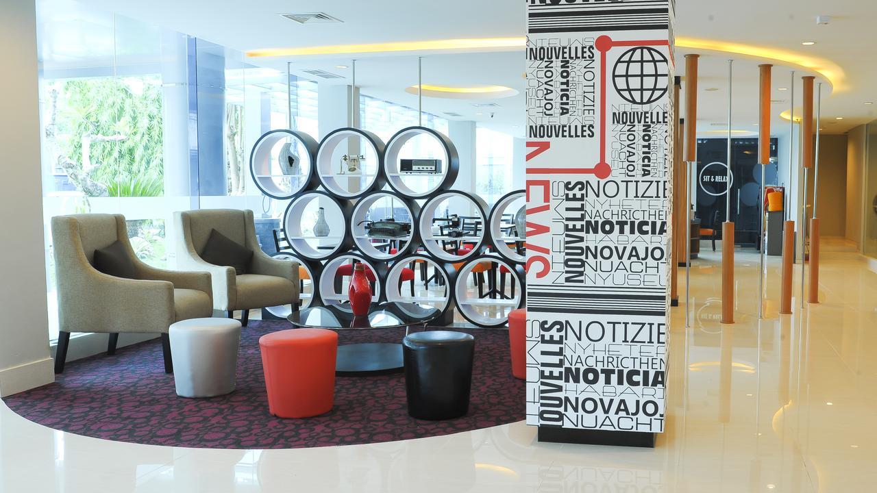 News Hotel Waru Sidoarjo Экстерьер фото