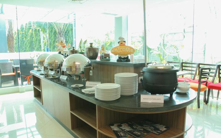 News Hotel Waru Sidoarjo Экстерьер фото
