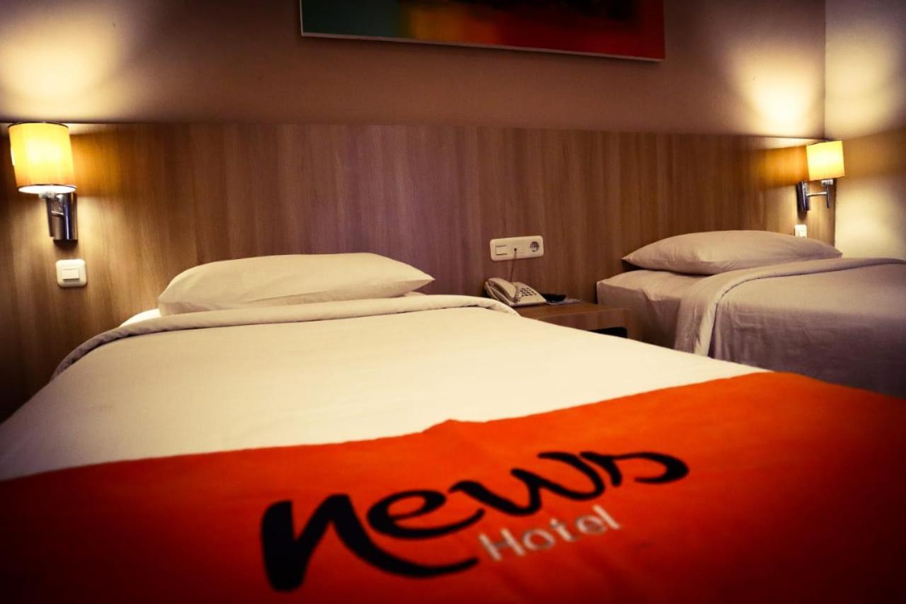 News Hotel Waru Sidoarjo Экстерьер фото