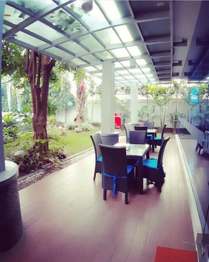 News Hotel Waru Sidoarjo Экстерьер фото